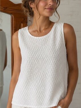 NICOLA White Textured Sleeveless Tank Top